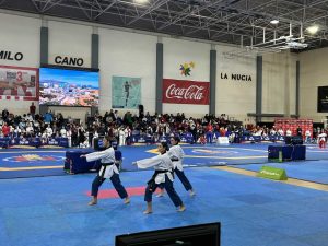 Competidores en la modalidad de Poomsae durante el Campeonato de España de Taekwondo 2023 en La Nucía